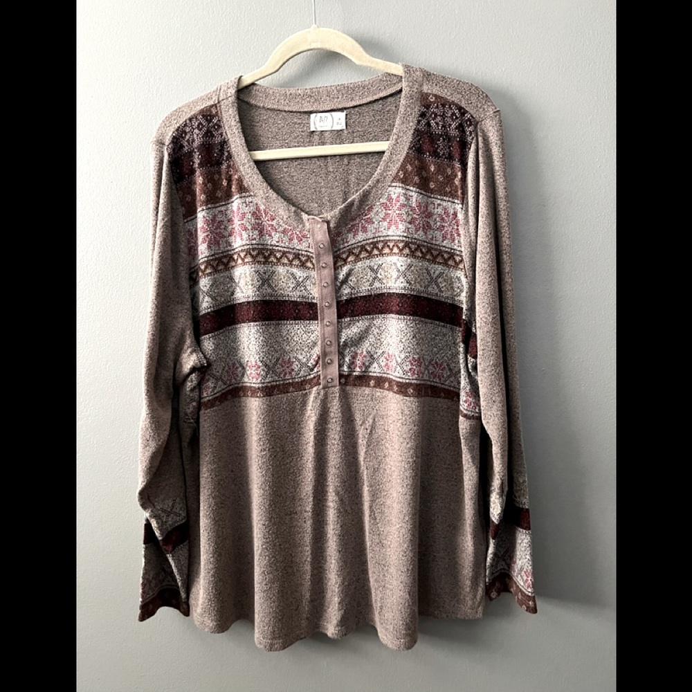 Maurice’s plus size, 1x. Long sleeve light sweater material mauve tones.